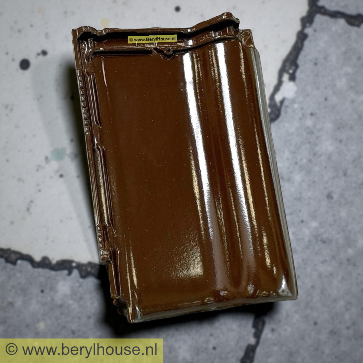 Dakpannen bruin hoogglans FD 9,5 (per m2)