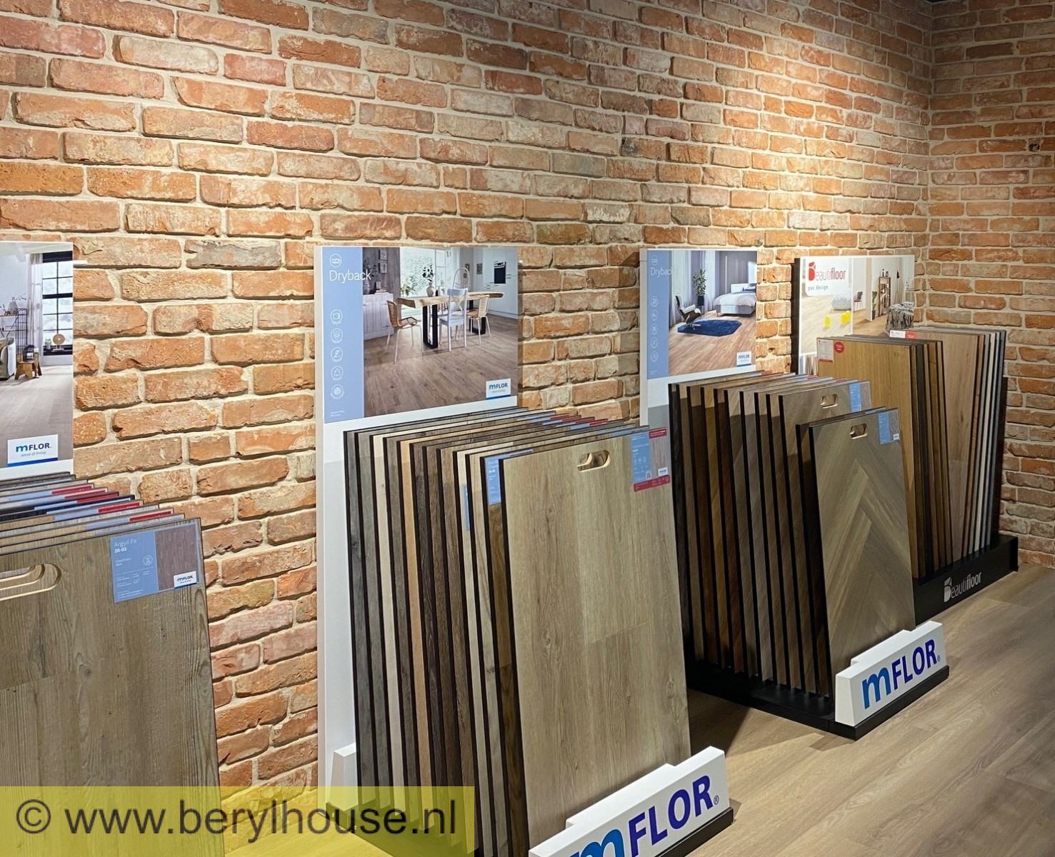 Baksteenstrippen kloostermoppen rood 250x22x68 mm (per m2)