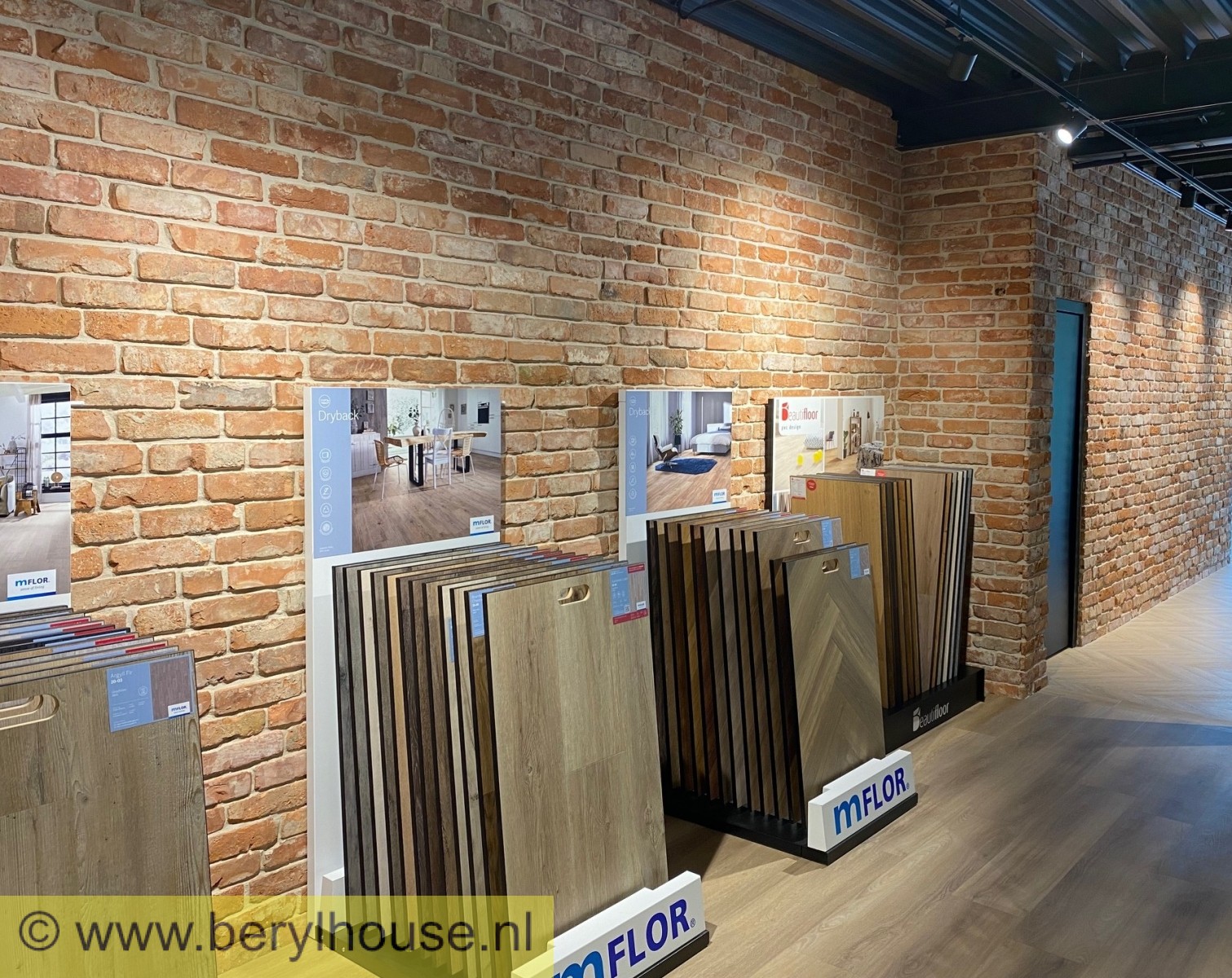 Baksteenstrippen kloostermoppen rood 250x22x68 mm (per m2)