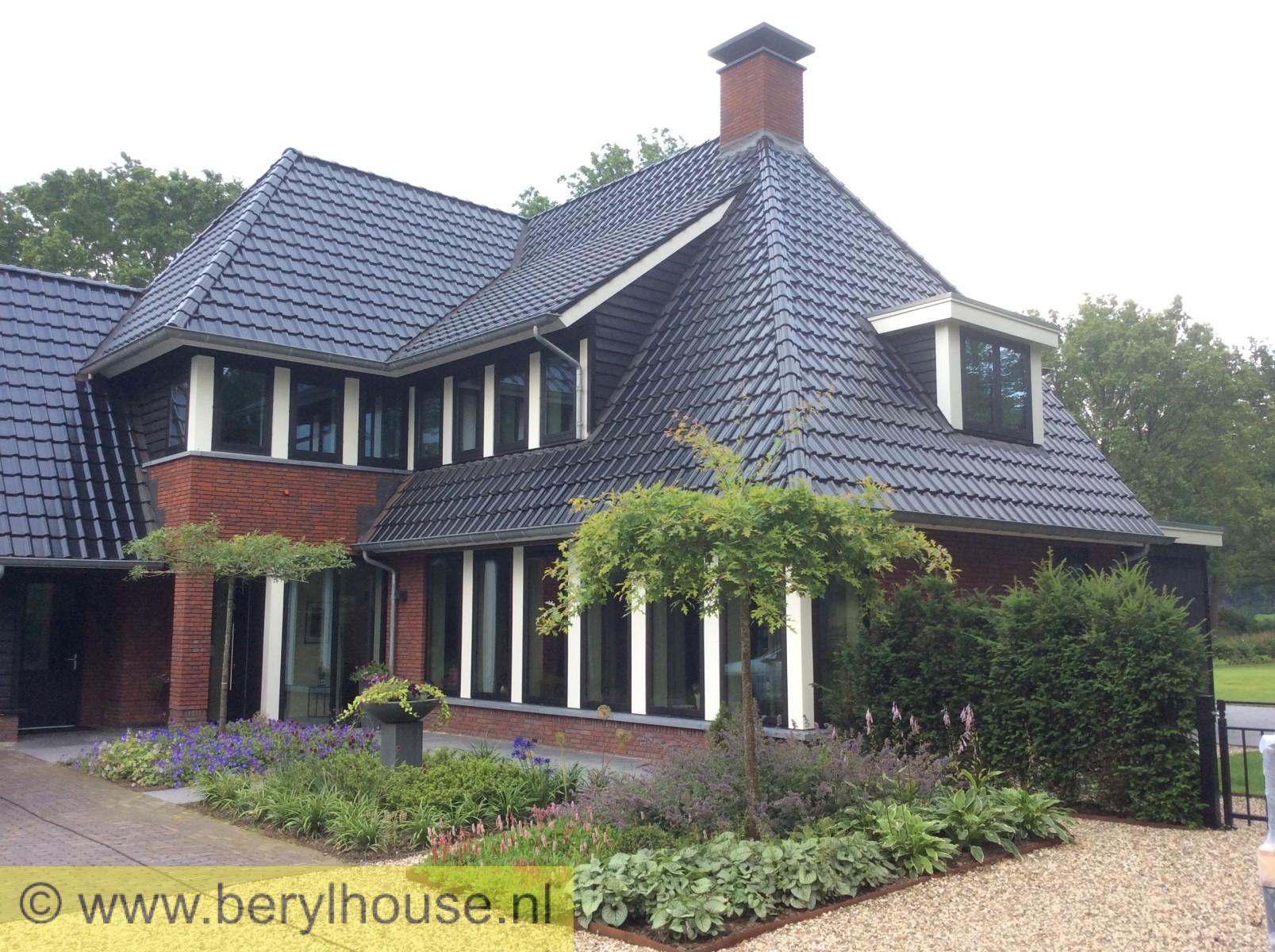 Dakpannen zwart mat verglaasd FD 10,5 (per m2)